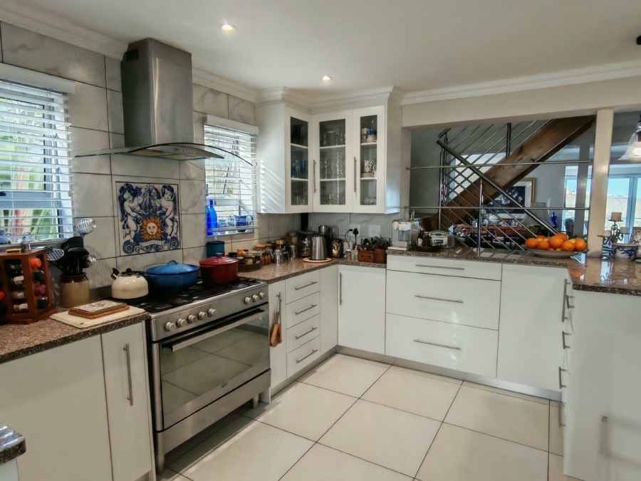 4 Bedroom Property for Sale in Herolds Bay Western Cape